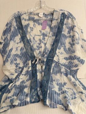 Evsie Blue & White Tie dye Front Closure Lace Trimmed Top Size S/M